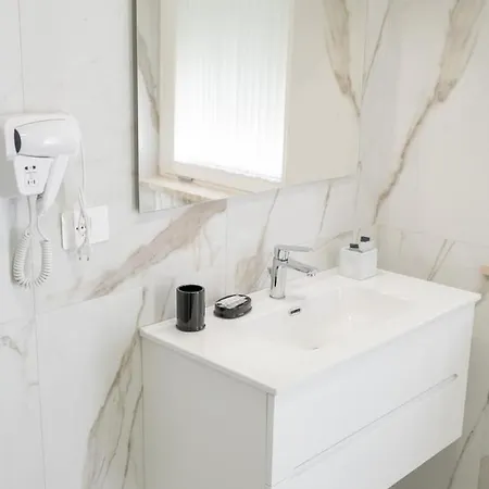 Glass Paradise Bed & Breakfast 4*