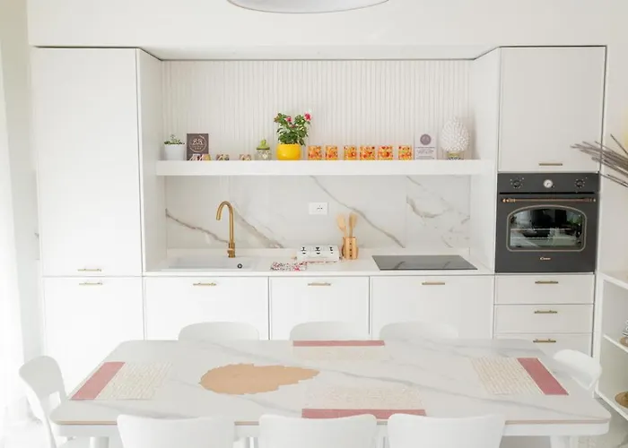 Glass Paradise Bed & Breakfast 4*