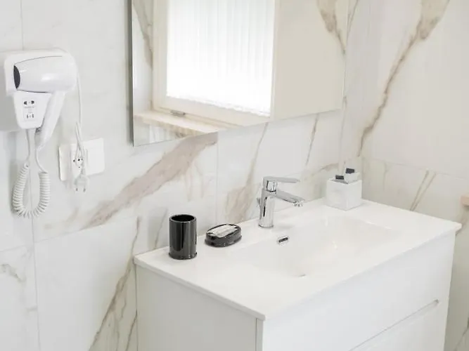 Glass Paradise Bed & Breakfast 4*